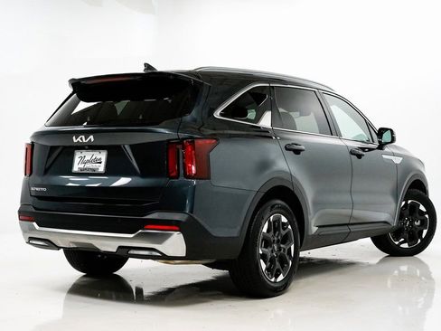 Certified 2024 Kia Sorento S image 32