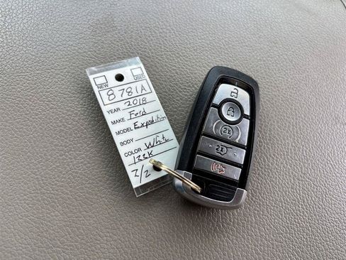 Used 2018 Ford Expedition XLT w/ Equipment Group 202A AWD/4WD image 5