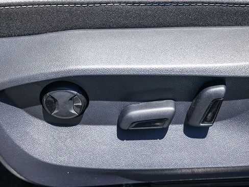 New 2025 Volkswagen Taos SE image 38