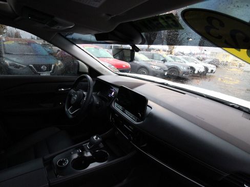 Used 2023 Nissan Rogue SL w/ SL Premium Package image 23