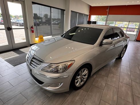 Used 2012 Hyundai Genesis 3.8 RWD image 7