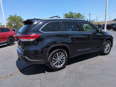Used 2018 Toyota Highlander XLE AWD/4WD image 5