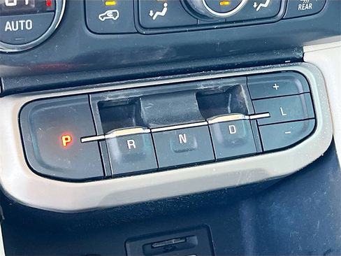 Used 2021 GMC Acadia Denali w/ Denali Technology Package image 17