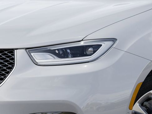 New 2026 Chrysler Pacifica Select image 10