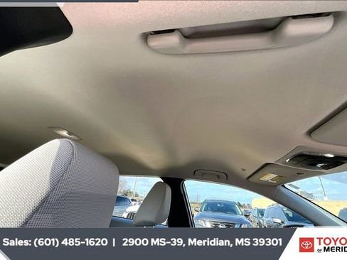 Used 2022 Toyota Corolla Cross L image 15