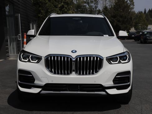 Used 2023 BMW X5 xDrive45e w/ Executive Package AWD/4WD image 6