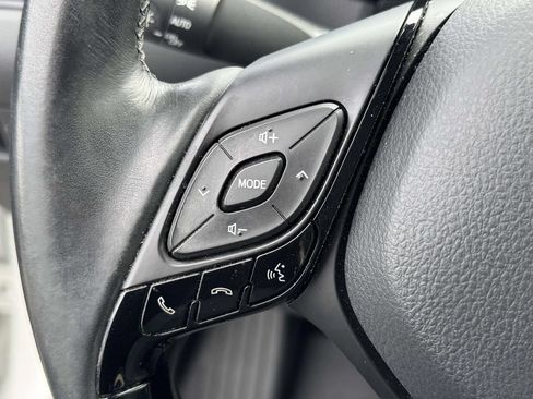 Used 2018 Toyota C-HR XLE FWD image 22