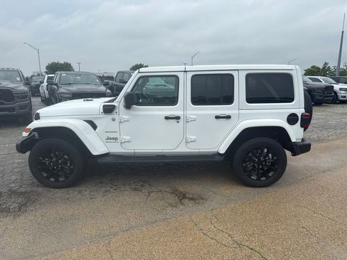 Used 2023 Jeep Wrangler Unlimited Sahara w/ Cold Weather Group AWD/4WD image 9