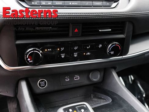 Used 2023 Nissan Rogue S AWD/4WD image 19