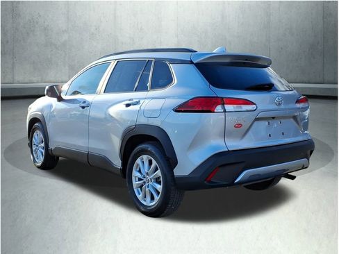 Used 2023 Toyota Corolla Cross LE image 4
