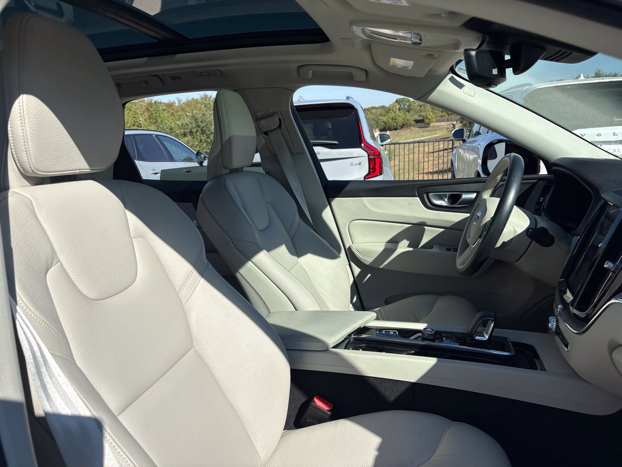 Used 2023 Volvo XC60 B5 Plus w/ Climate Package FWD image 13