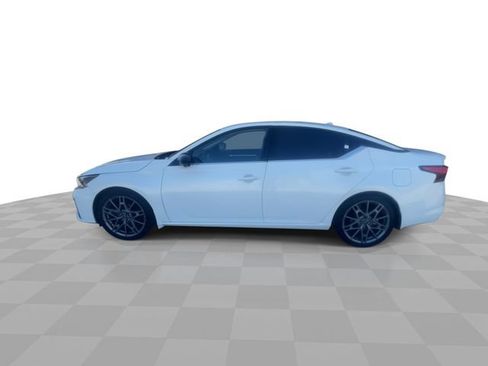 Used 2023 Nissan Altima 2.0 SR FWD image 5