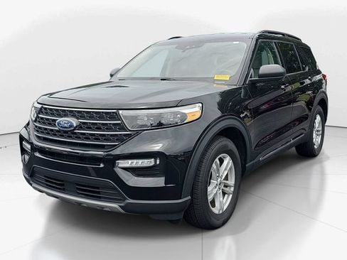 Certified 2024 Ford Explorer XLT w/ Equipment Group 202A RWD image 9