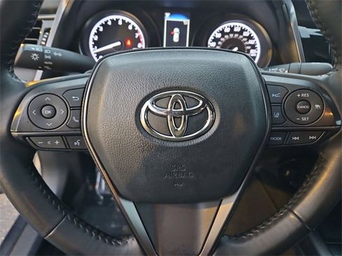 Used 2024 Toyota Camry SE image 11