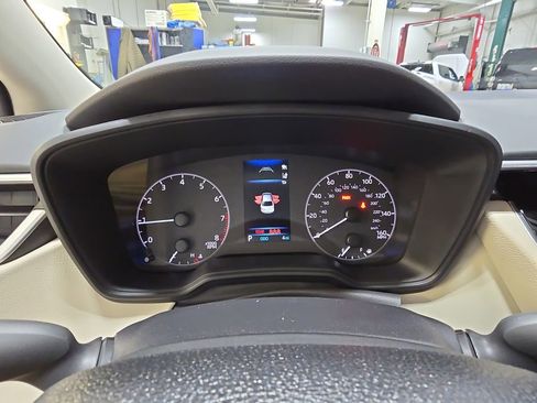 Used 2025 Toyota Corolla LE image 19