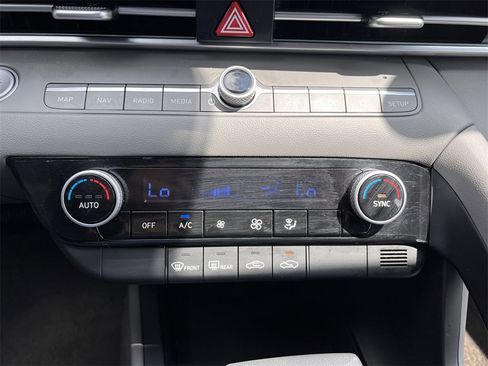 Used 2024 Hyundai Elantra SEL image 30