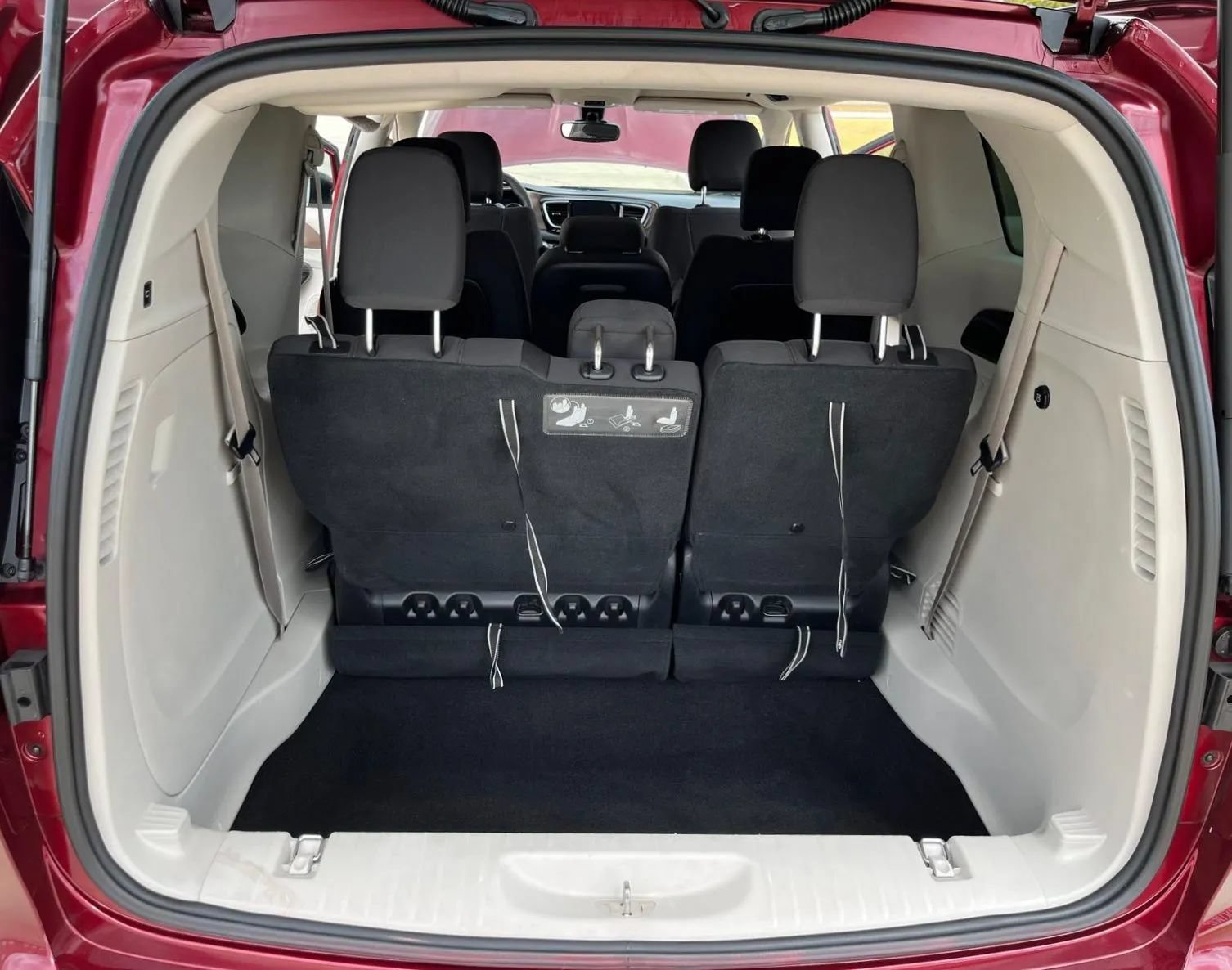 Used 2017 Chrysler Pacifica Touring FWD image 14