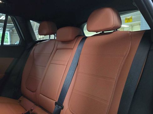 Used 2024 Mercedes-Benz GLC 300 4MATIC image 17