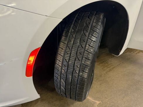 Used 2024 Chrysler Pacifica Touring-L image 29