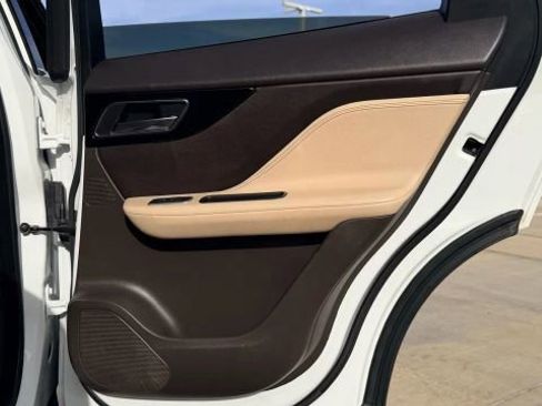 Used 2019 Jaguar F-PACE Prestige image 16