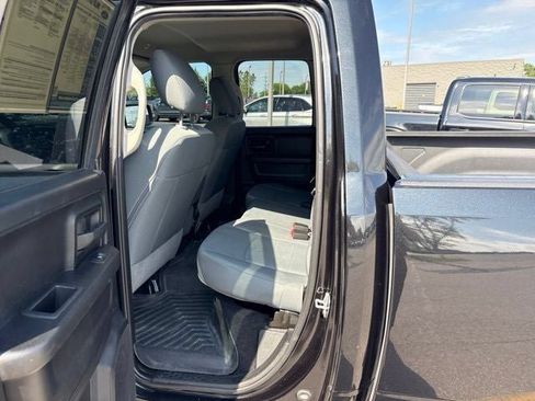 Used 2019 RAM 1500 Express AWD/4WD image 17