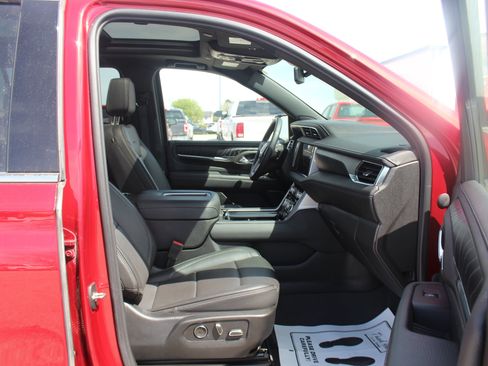 Used 2023 GMC Yukon XL Denali AWD/4WD image 19