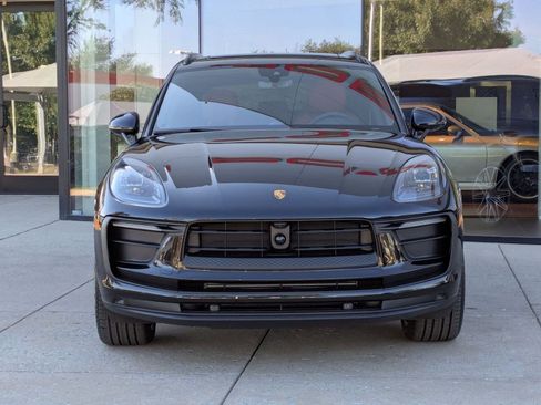 Certified 2026 Porsche Macan AWD/4WD image 6