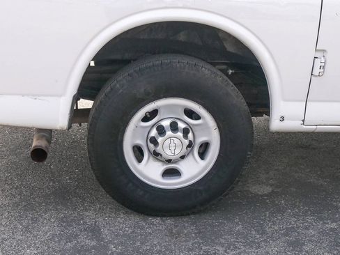 Used 2014 Chevrolet Express 2500 RWD image 6