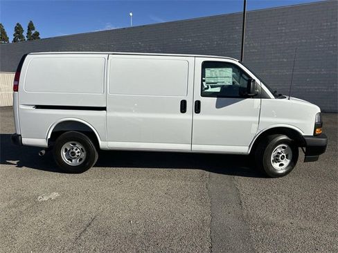 New 2026 GMC Savana 2500 Work Van w/ Driver Convenience Package image 3