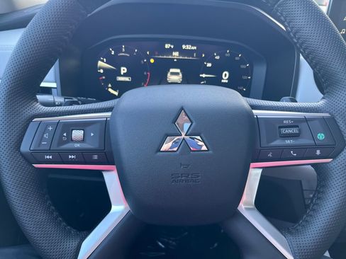New 2025 Mitsubishi Outlander AWD image 15