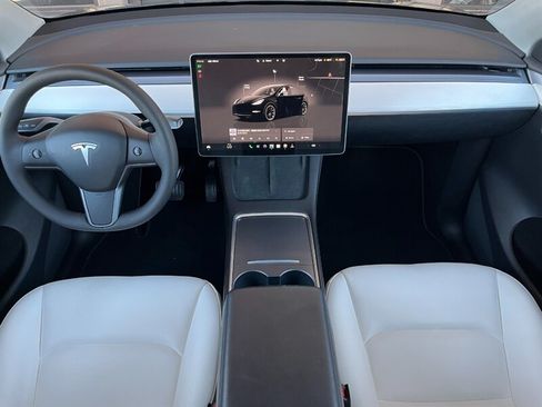 Used 2022 Tesla Model Y Long Range AWD/4WD image 5