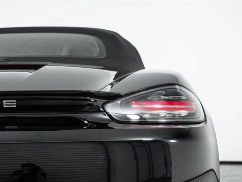 Used 2021 Porsche 718 Boxster RWD image 59