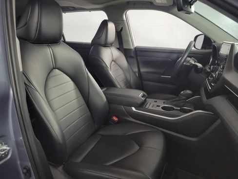 Used 2021 Toyota Highlander XLE FWD image 15