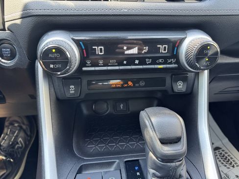 Used 2020 Toyota RAV4 XLE FWD image 23