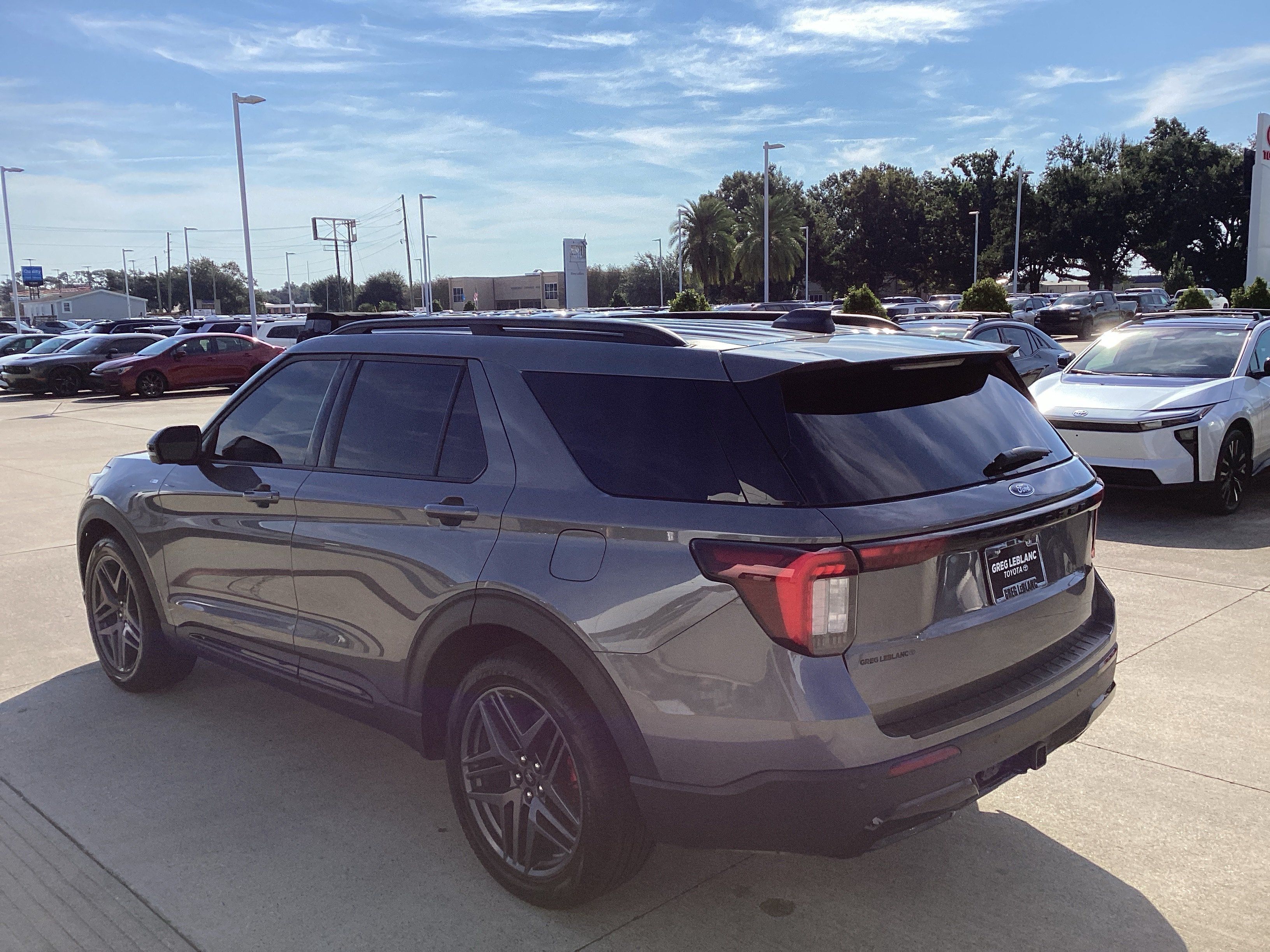 Used 2025 Ford Explorer ST-Line w/ Premium Package RWD image 4