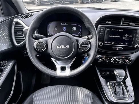 Used 2023 Kia Soul LX w/ LX Technology Package image 5