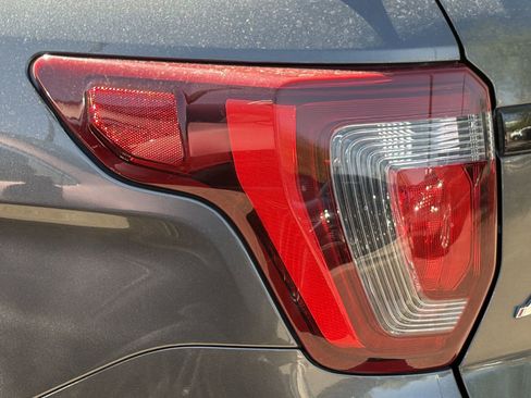 Used 2017 Ford Explorer Sport w/ Equipment Group 401A AWD/4WD image 8
