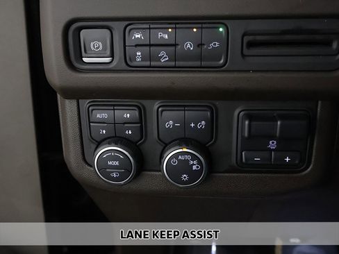 Used 2021 Chevrolet Suburban Z71 w/ Z71 Off-Road Package image 5