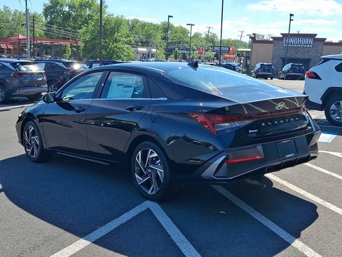 New 2026 Hyundai Elantra Limited FWD image 4