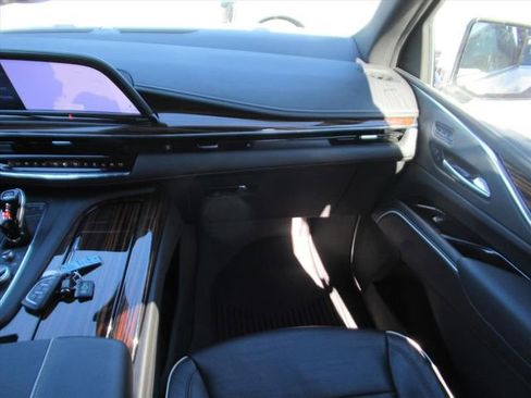 Used 2023 Cadillac Escalade Premium Luxury image 13
