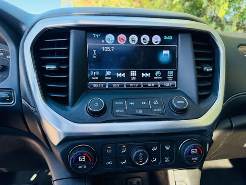 Used 2018 GMC Acadia SLE image 52