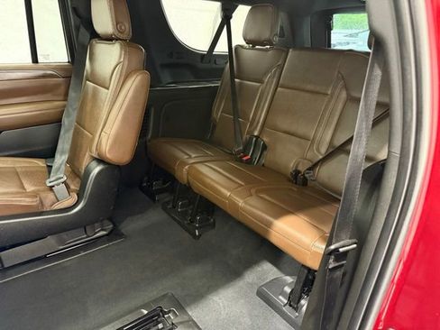 Used 2021 Chevrolet Suburban High Country w/ Premium Package AWD/4WD image 21