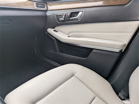 Used 2016 Mercedes-Benz E 350 Sedan w/ Premium Package image 20