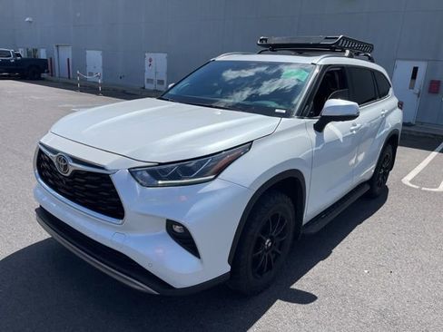 Used 2022 Toyota Highlander Platinum image 3
