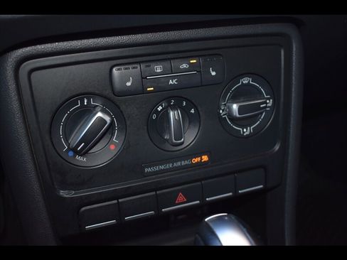 Used 2017 Volkswagen Beetle 1.8T S FWD image 18