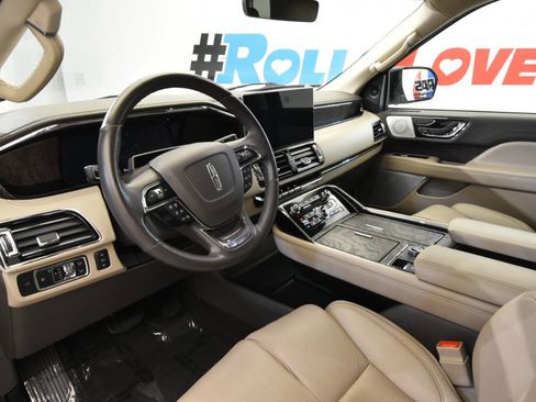 Used 2022 Lincoln Navigator Reserve image 12