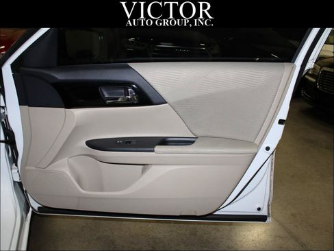Used 2017 Honda Accord LX image 27