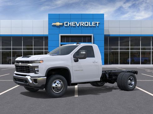 New 2025 Chevrolet Silverado 3500 LT w/ Convenience Package image 5