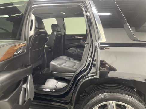 Used 2020 Cadillac Escalade Luxury image 13