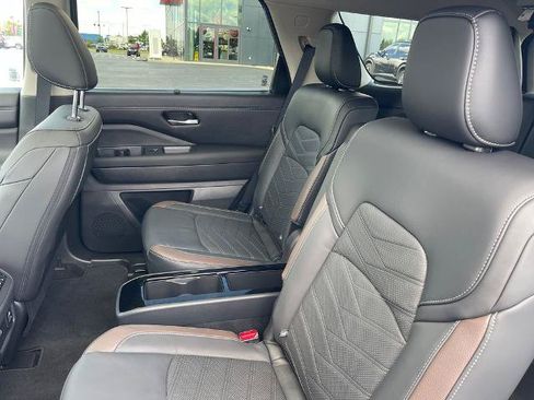 Certified 2025 Nissan Pathfinder Platinum AWD/4WD image 14